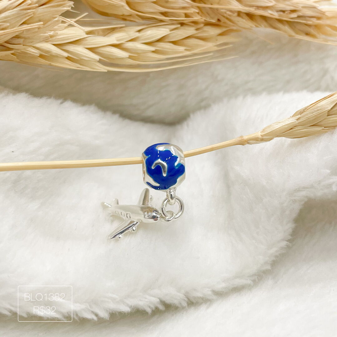 Berloque Globo + Avião G Pendurado Esmaltado Prateado